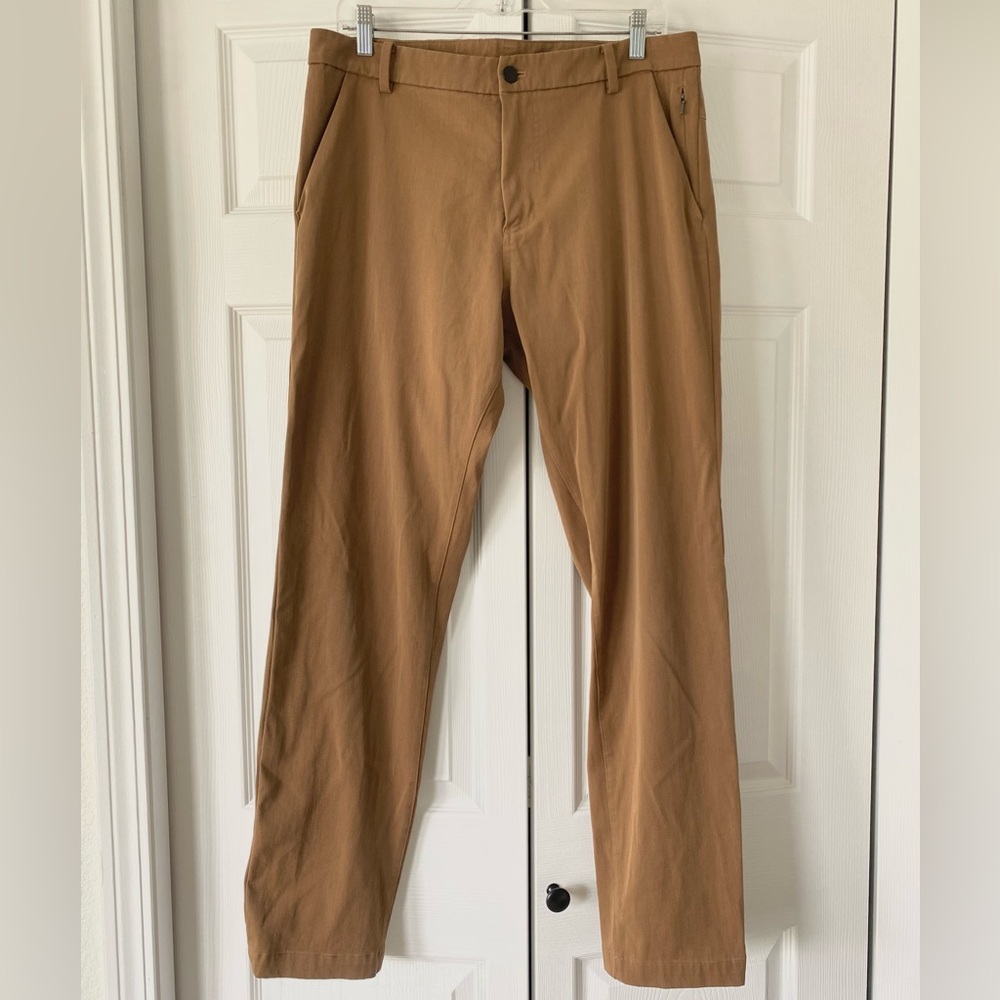 Lululemon Men’s Commission Pants Classic Size 36 x 32 tan‎